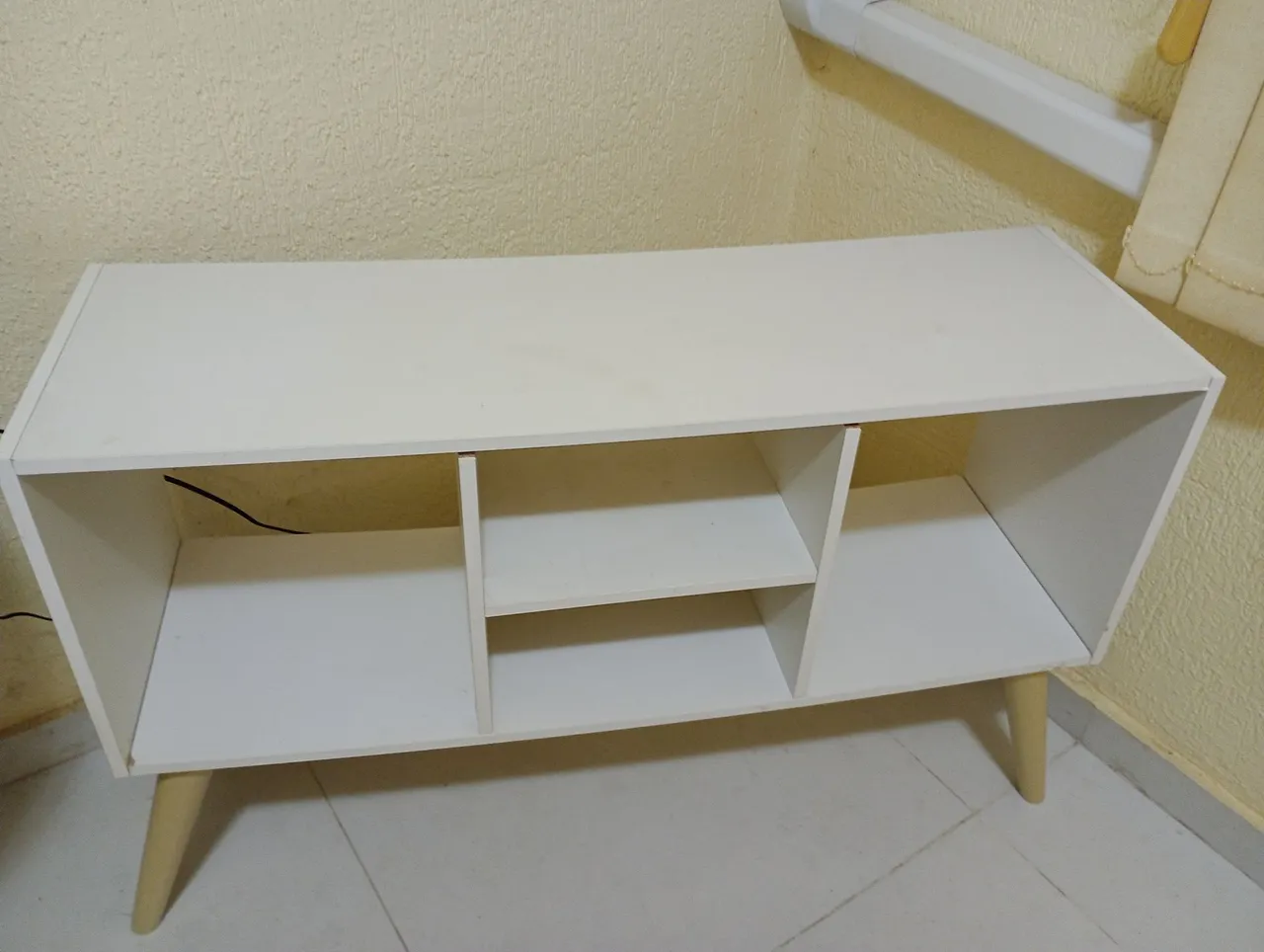 Rack de madeira branco com 3 prateleiras