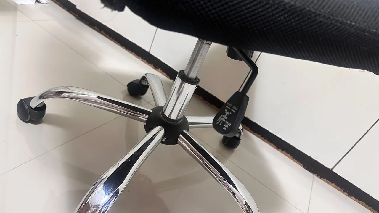 Cadeira de Escritório Giratória com Rodinhas - Foto 2