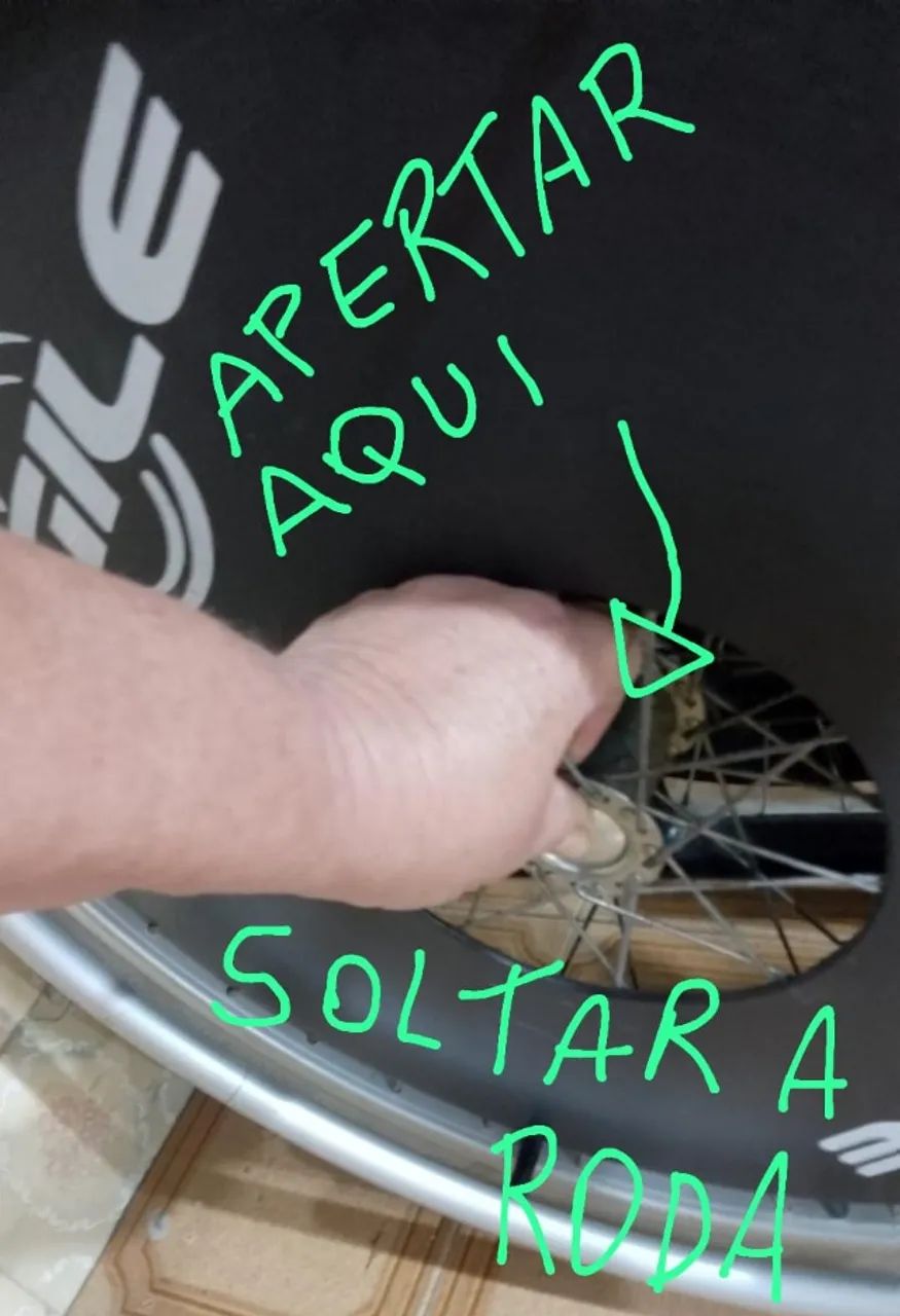 Vende-se CADEIRA DE RODAS REFORÇADA com ANDADOR - Foto 2