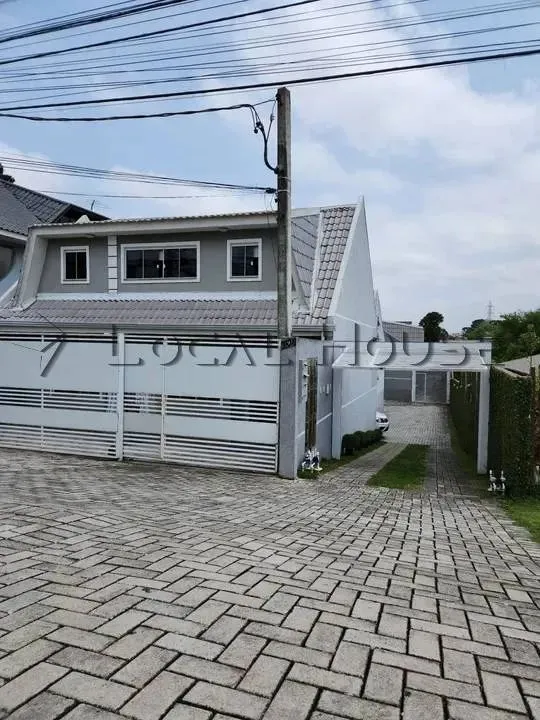 Sobrado à venda em Curitiba, Sítio Cercado, com 3 quartos, 70m²
