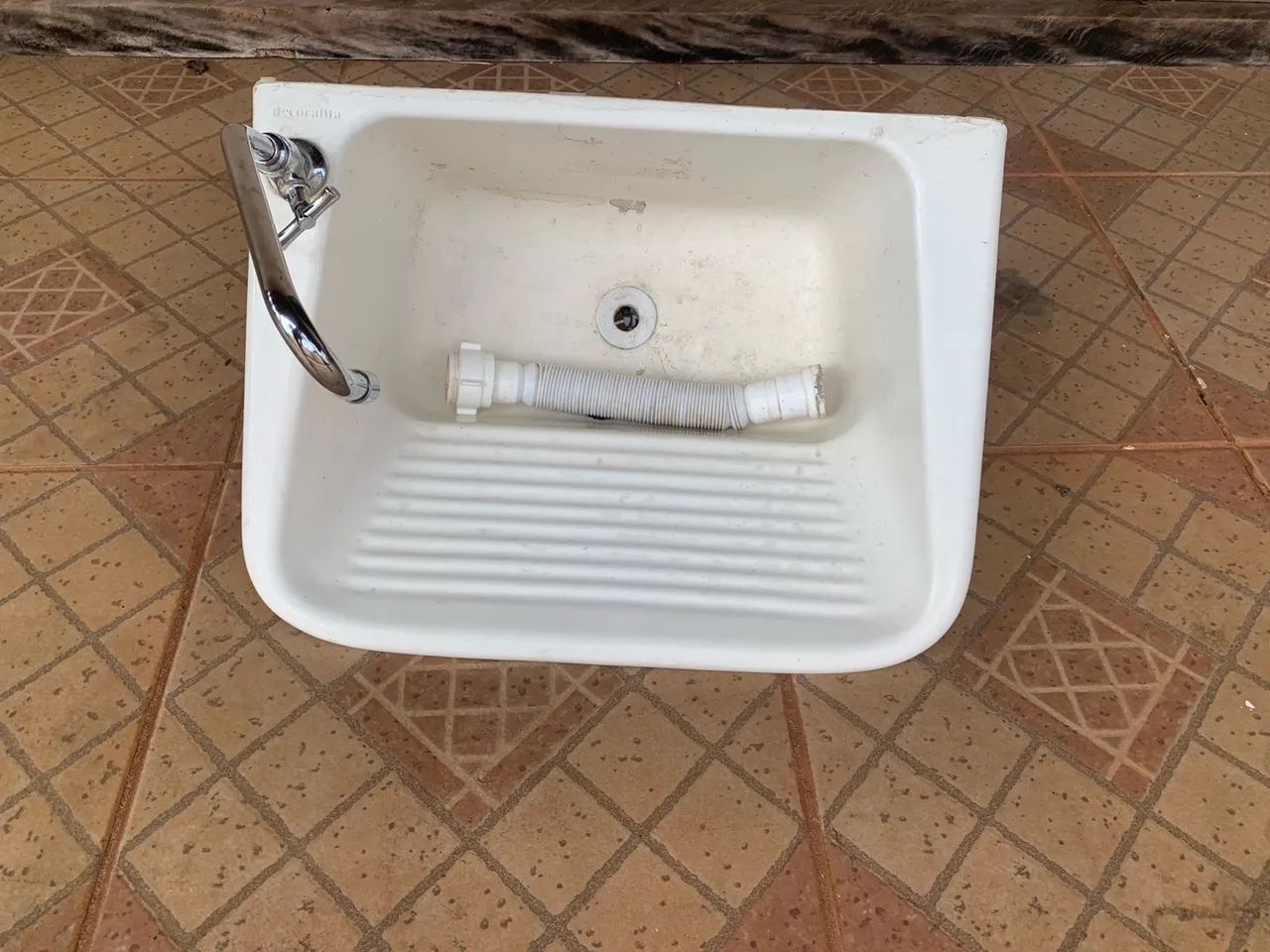 Tanque com Torneira Inclusa