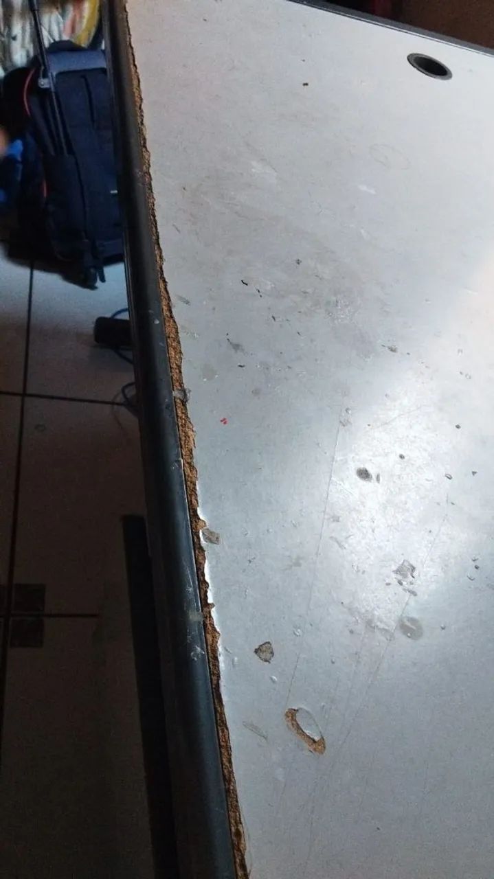 Mesa de escritório com gavetas - Foto 3
