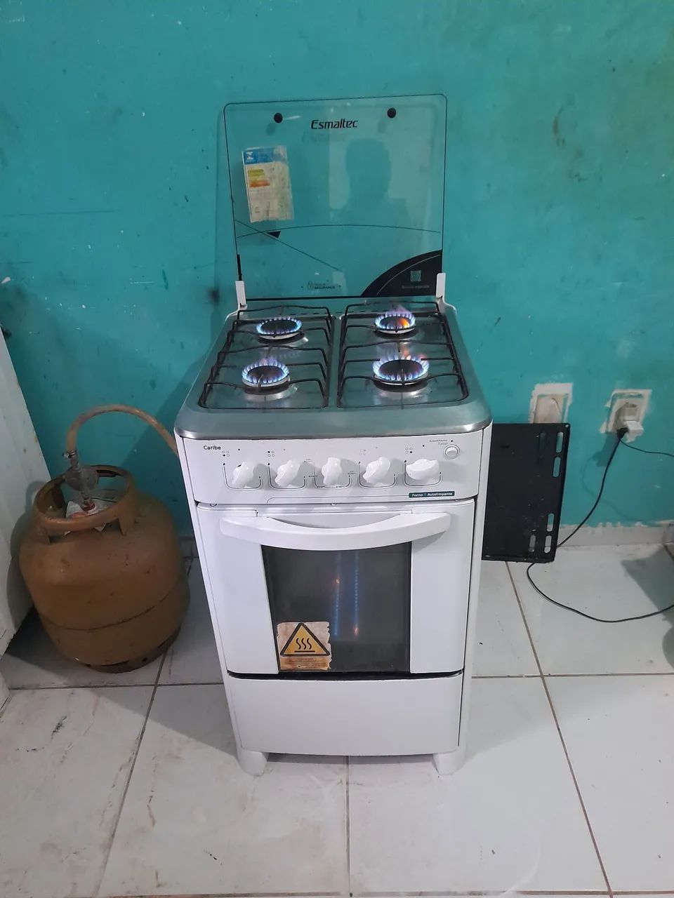 Vende-se fogão 4 bocas e esmalte 