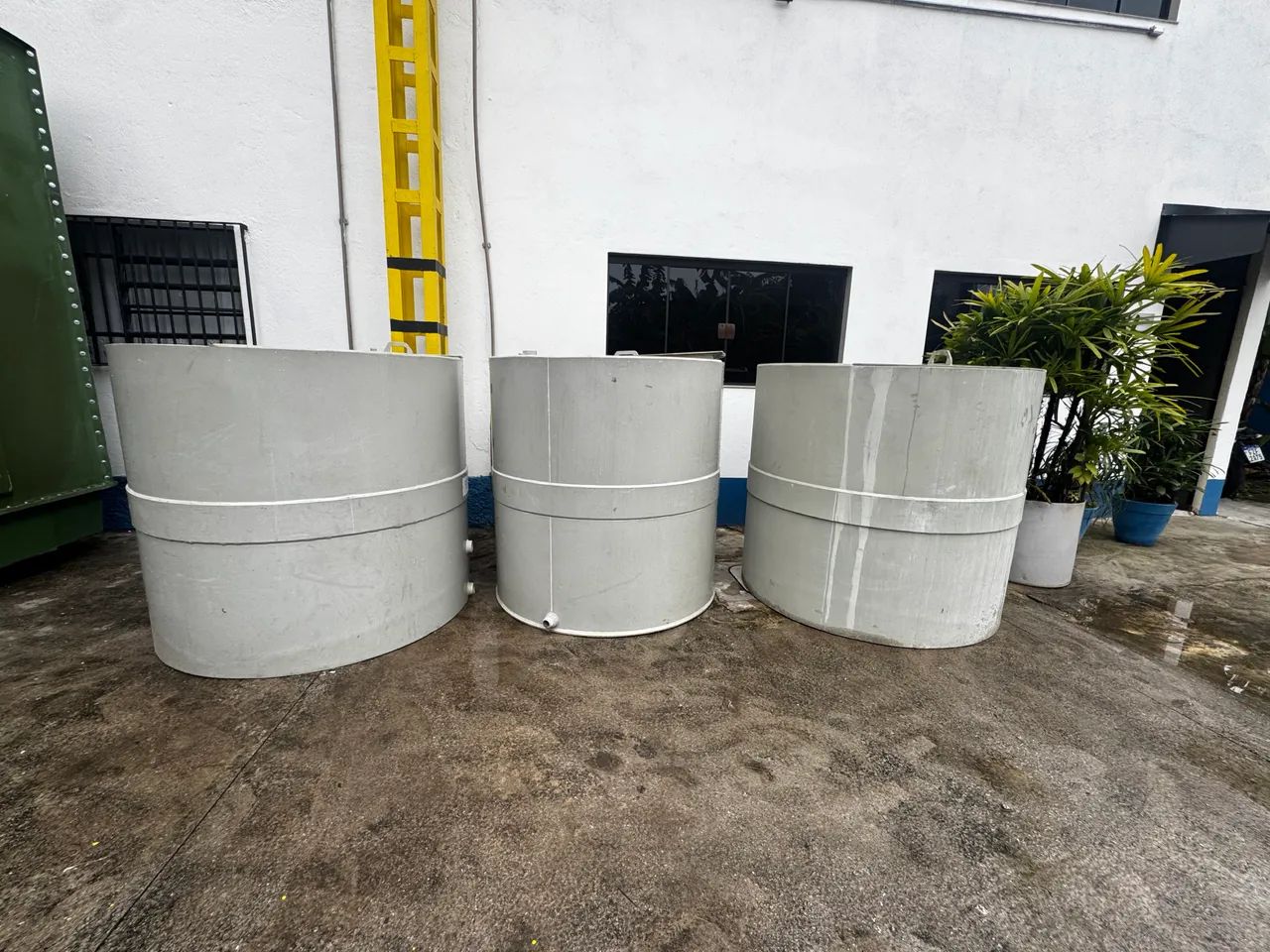 3 - Tanques de Polipropileno Cinza. (Seminovos).