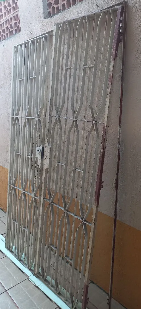 Porta grade de proteção