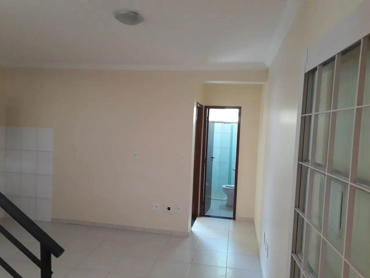 Anúncio suspenso