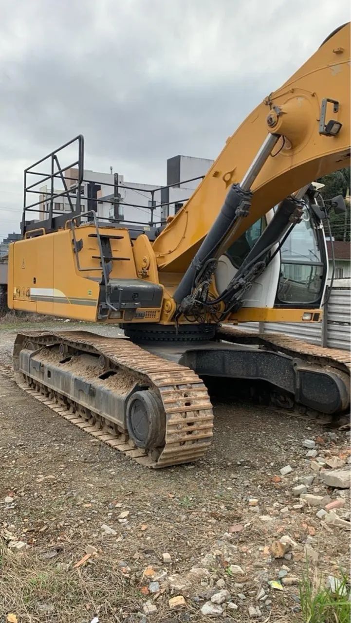 Escavadeira de de 800 mil por 560 mil. - Foto 4