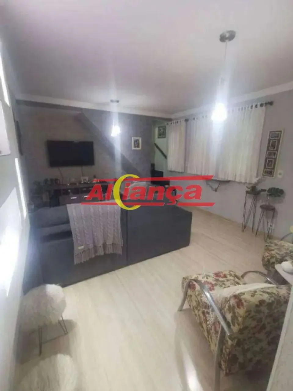 Sobrado com piscina, 2 quartos e 2 vagas, 180m², Jardim Bela Vista-R$ 4.300,00