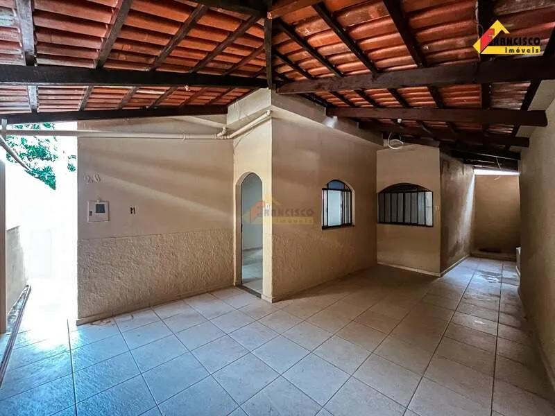 Casa para aluguel, 4 quartos, 1 vaga, Catalão - Divinópolis/MG