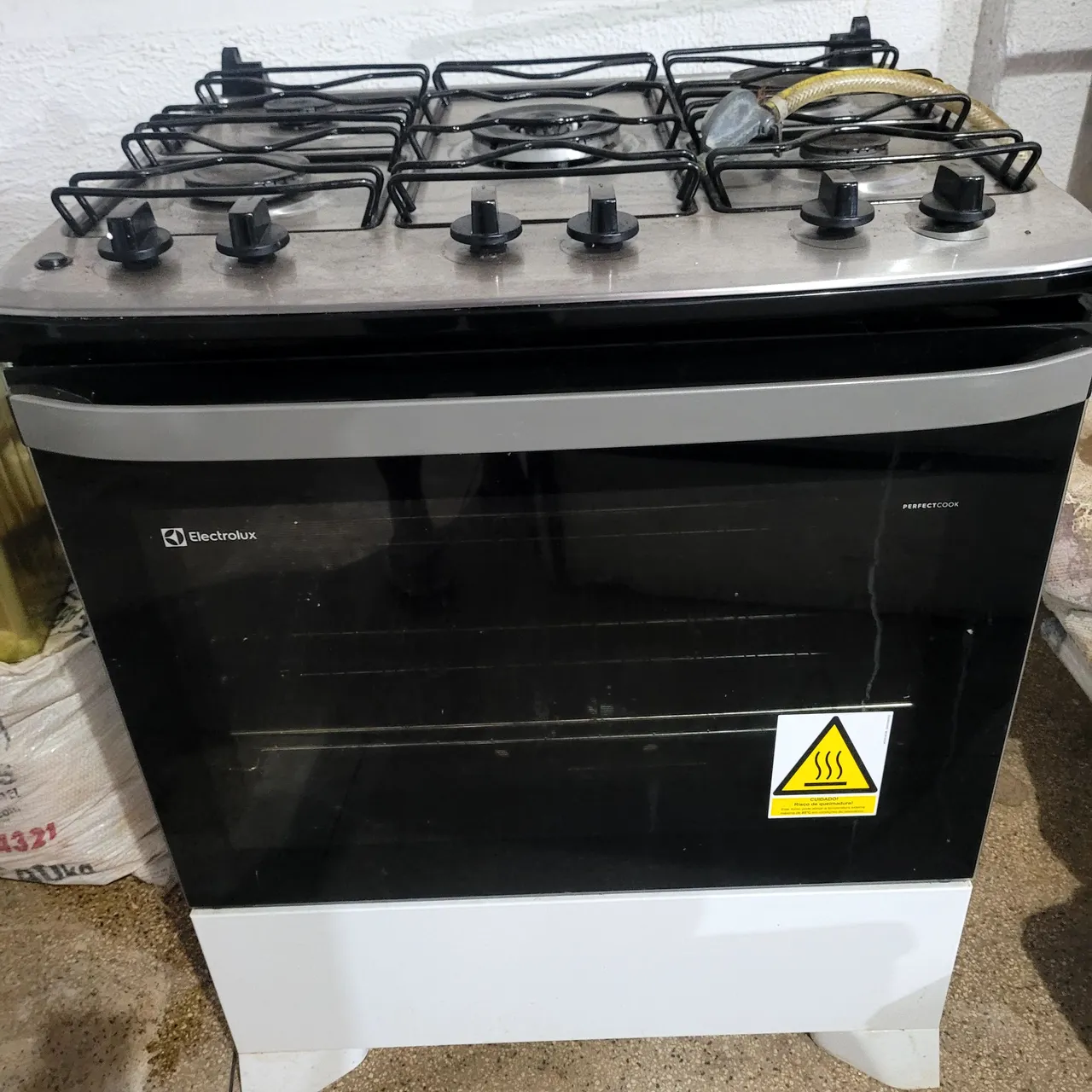 Fogão Electrolux com Forno Elétrico e 5 Bocas