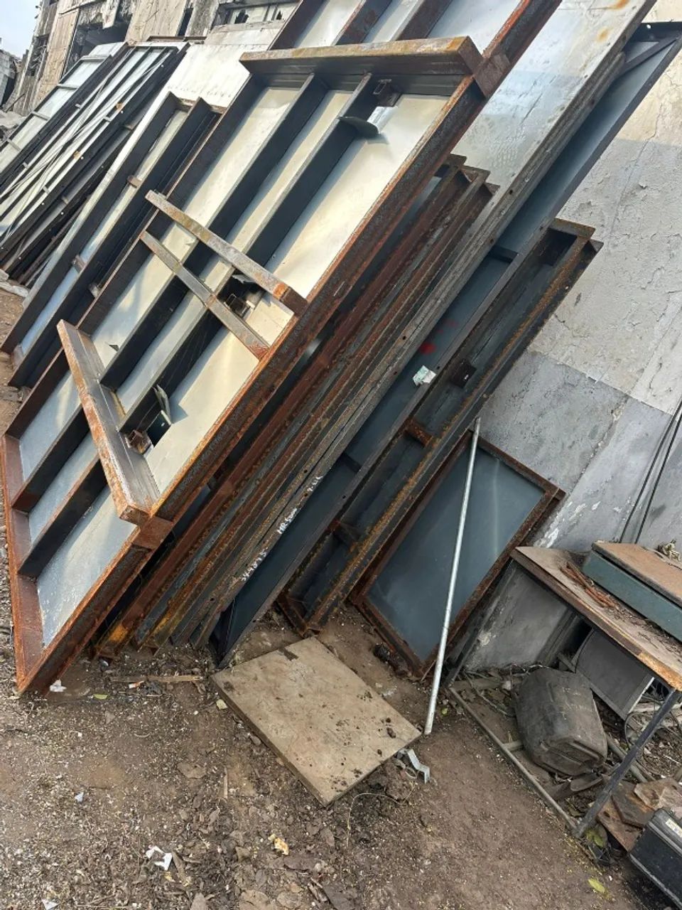 Portão (Estruturas para portões ou divisórias)64169921481346120