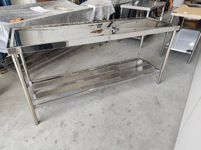 Mesa Inox 1,10x0,70 com prateleira - Base forte de produção