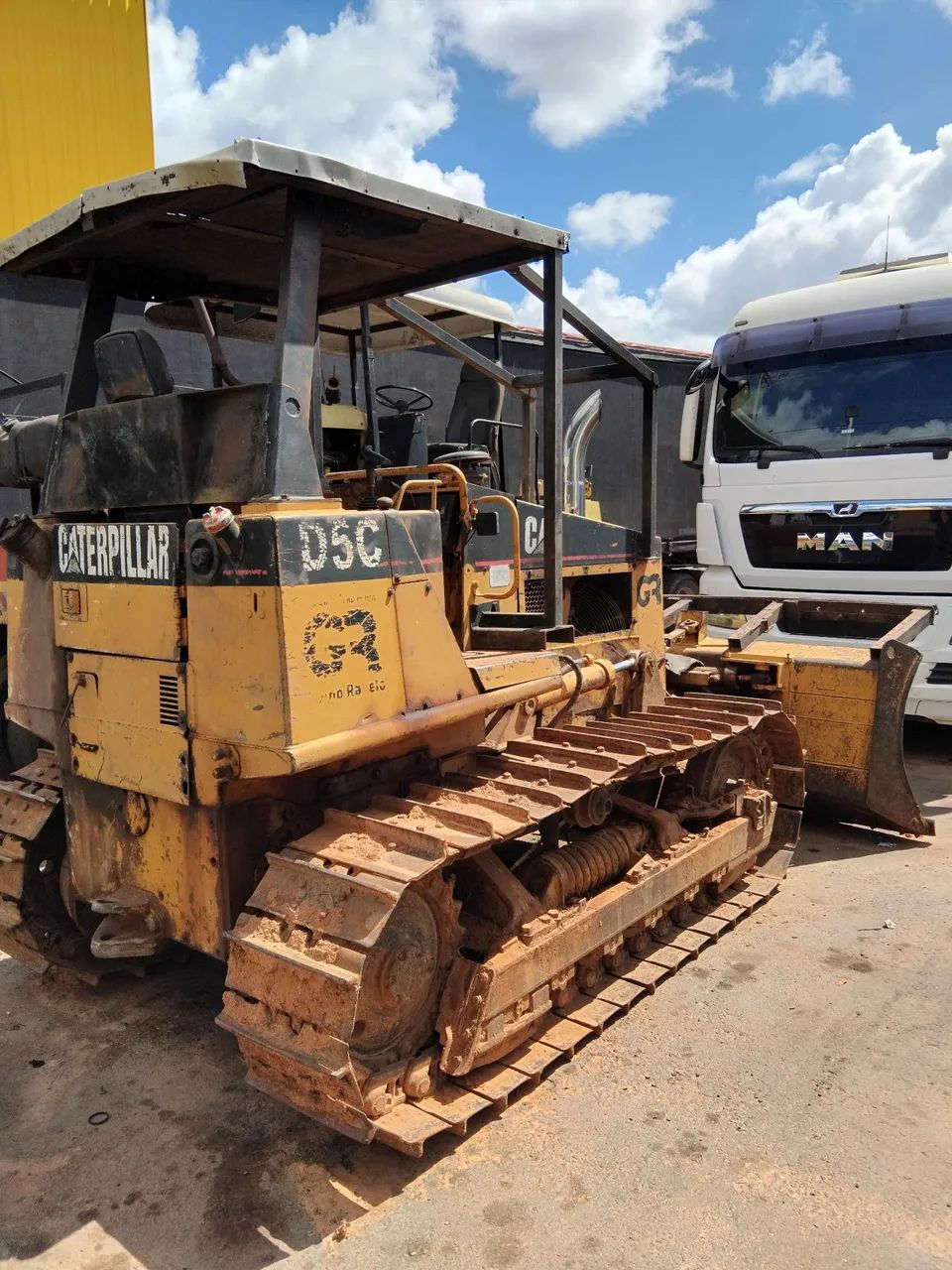 Trator de Esteira Caterpillar D5C