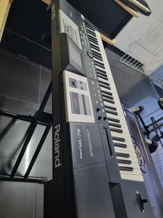 Teclado Roland VA76 IMPECÁVEL! - Foto 3
