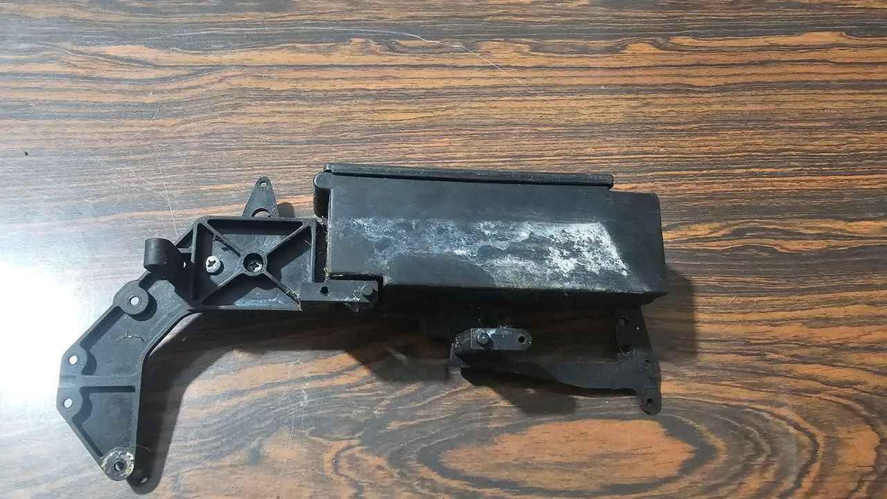 Rc Automodelo Kyosho fw 05 caixa de bateria e servos - Foto 4