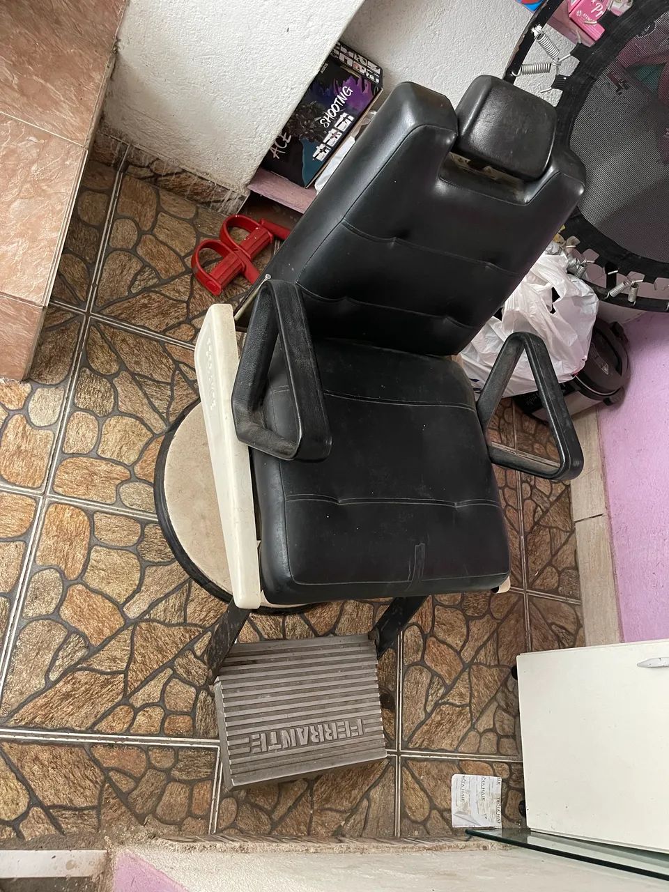 Cadeira pra salão Ferrante , ótimo estado.  - Foto 3