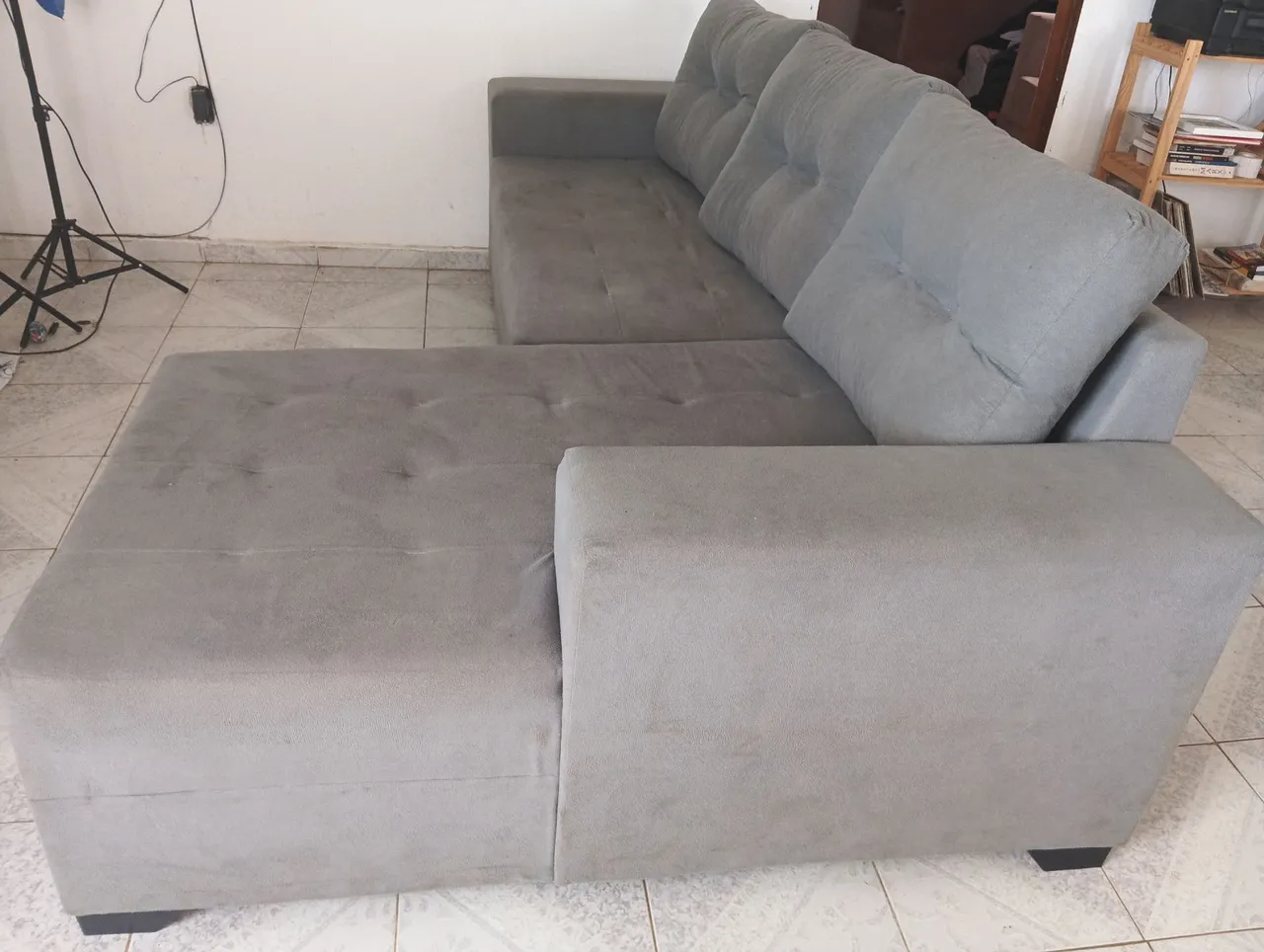 Sofá 3 lugares com chaise e puff