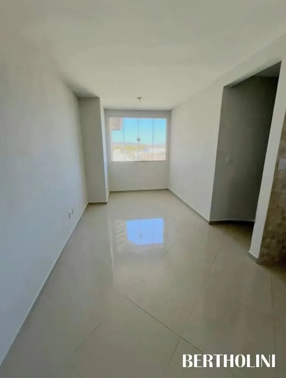 Apartamento de 2 quartos na Avenida principal próximo ao centro de Porto Real-RJ