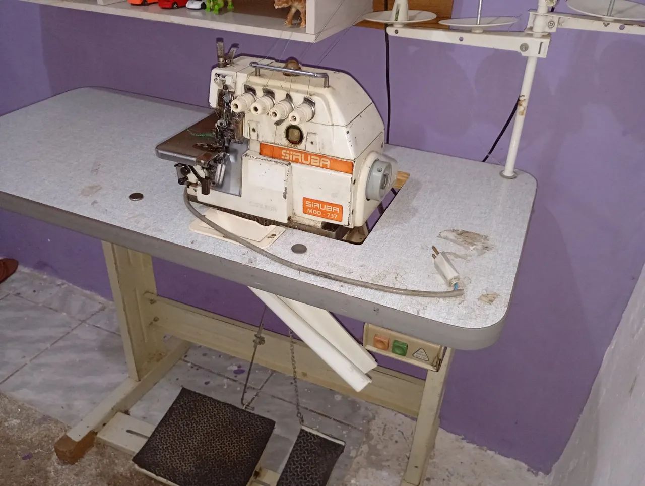 Máquina de costura ponto cadeia 