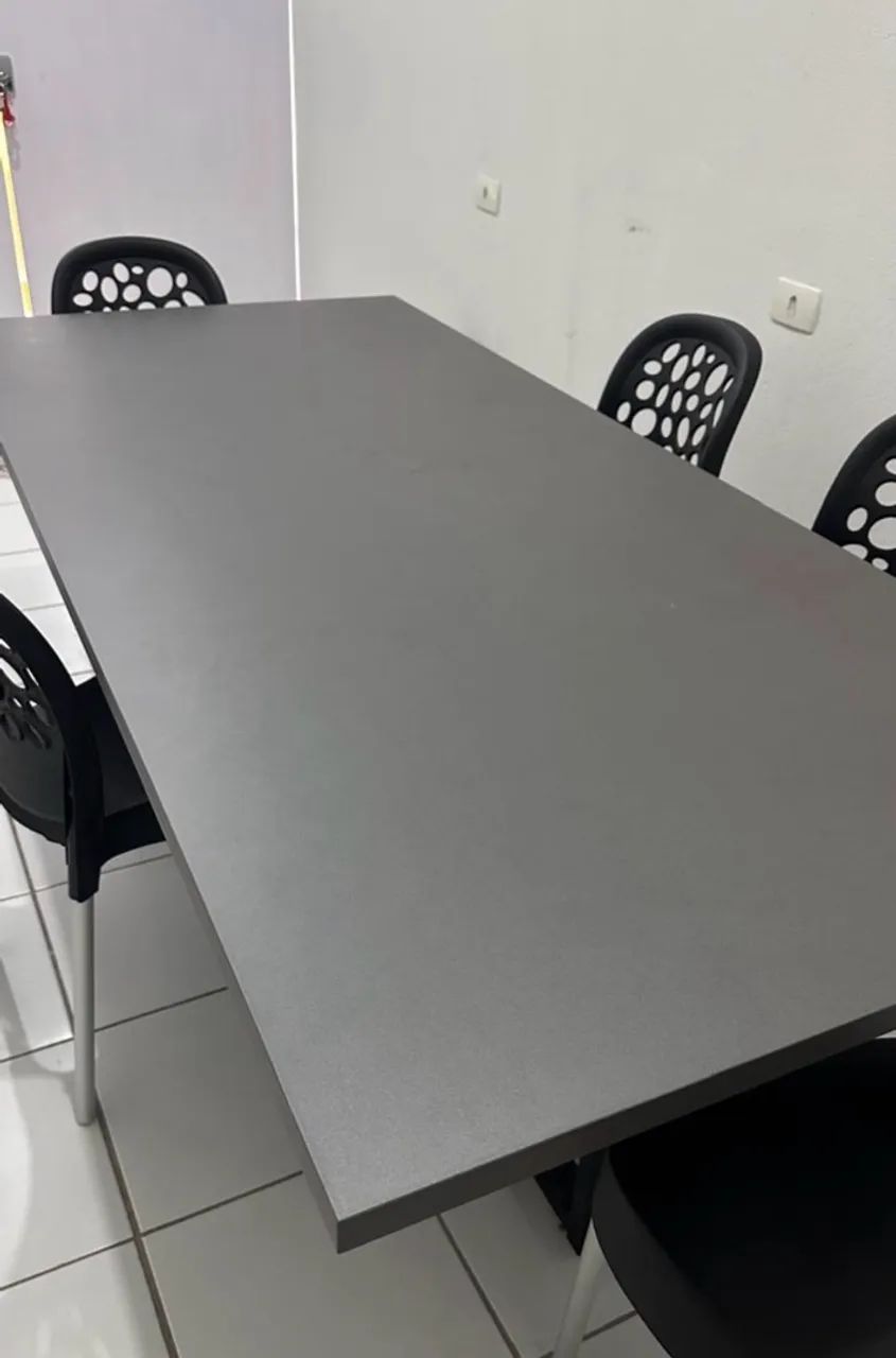 Mesa de escritório com cadeiras - Foto 2