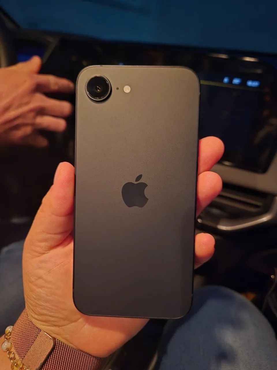 Celular IPhone 16e
