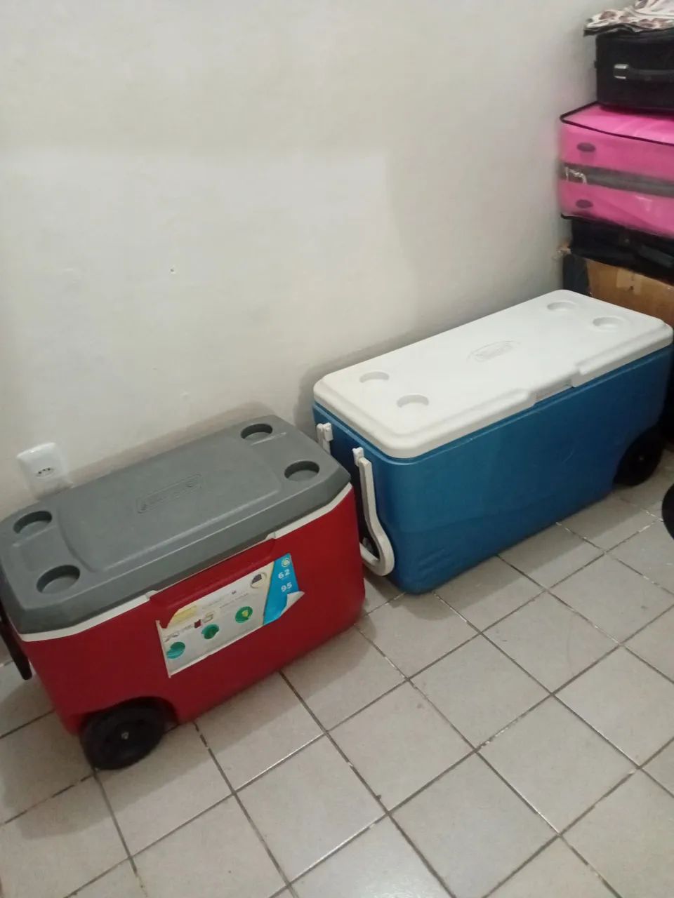 Mesas cadeiras esopor e tenda e cortado de batata - Foto 2