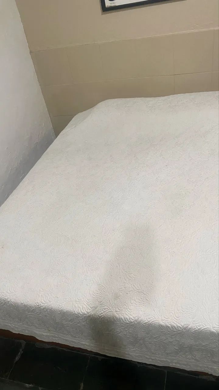 Cama e colchão Queen 