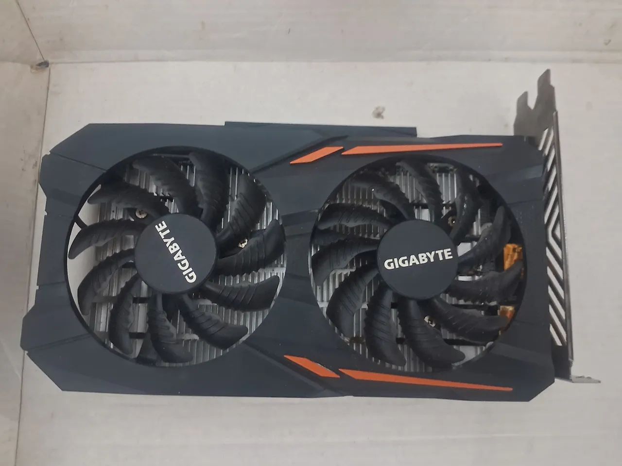 Placa de vídeo  Gigabyte  - Foto 4