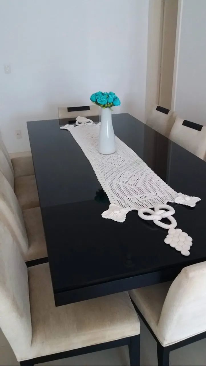 Mesa de jantar com 10 cadeiras