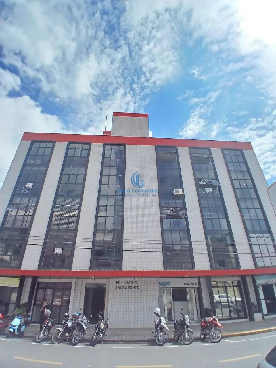Sala Comercial para Venda e Aluguel em São Lourenço, Centro! REF: LA041 - Foto 4