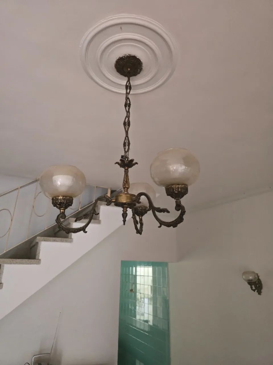 Lustre antigo com arandelas
