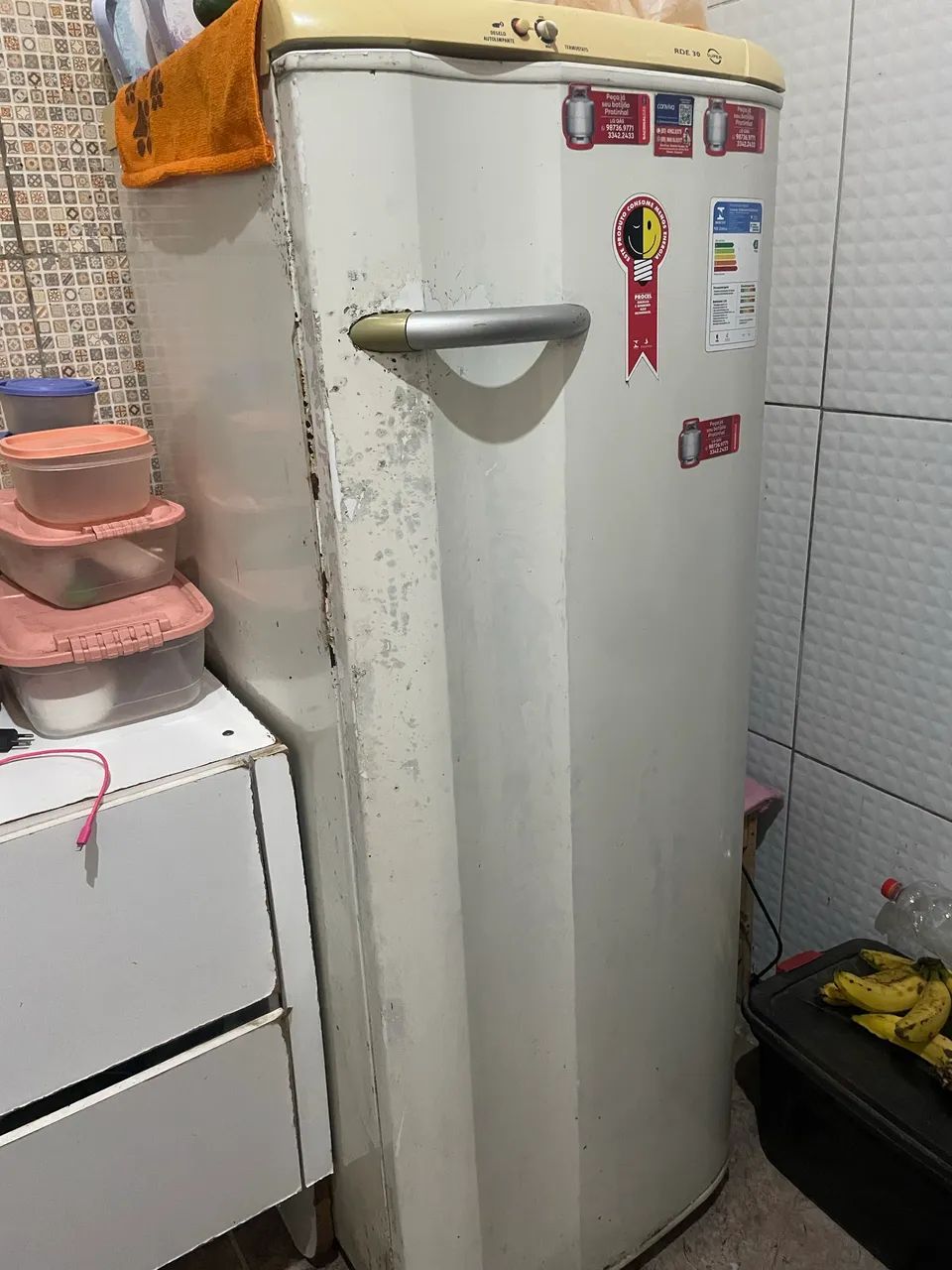 Geladeira gelando super bem ( degelo ainda funciona) vendo ou troco por gelagua  - Foto 3