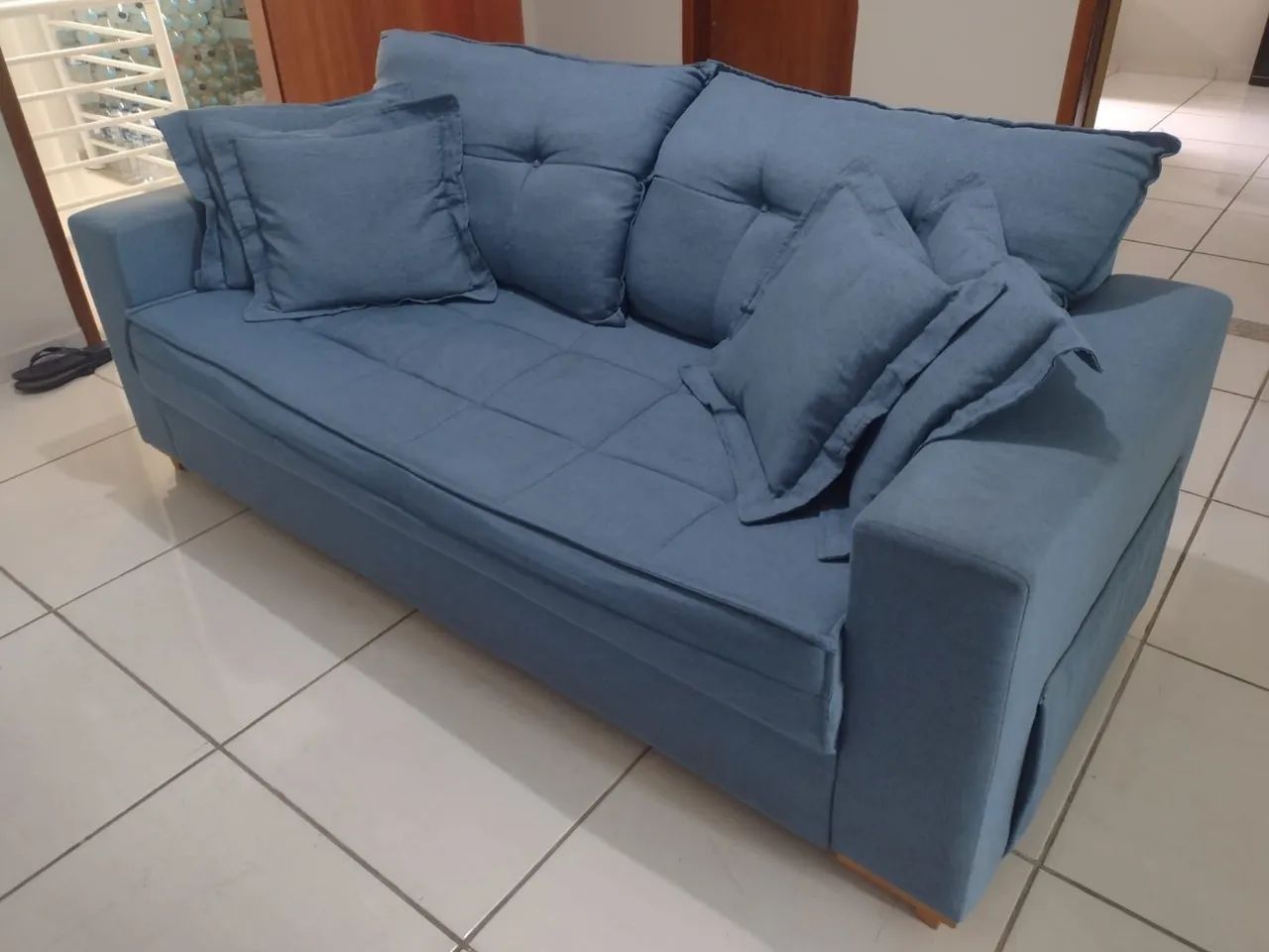 Sofá 3 lugares em linho