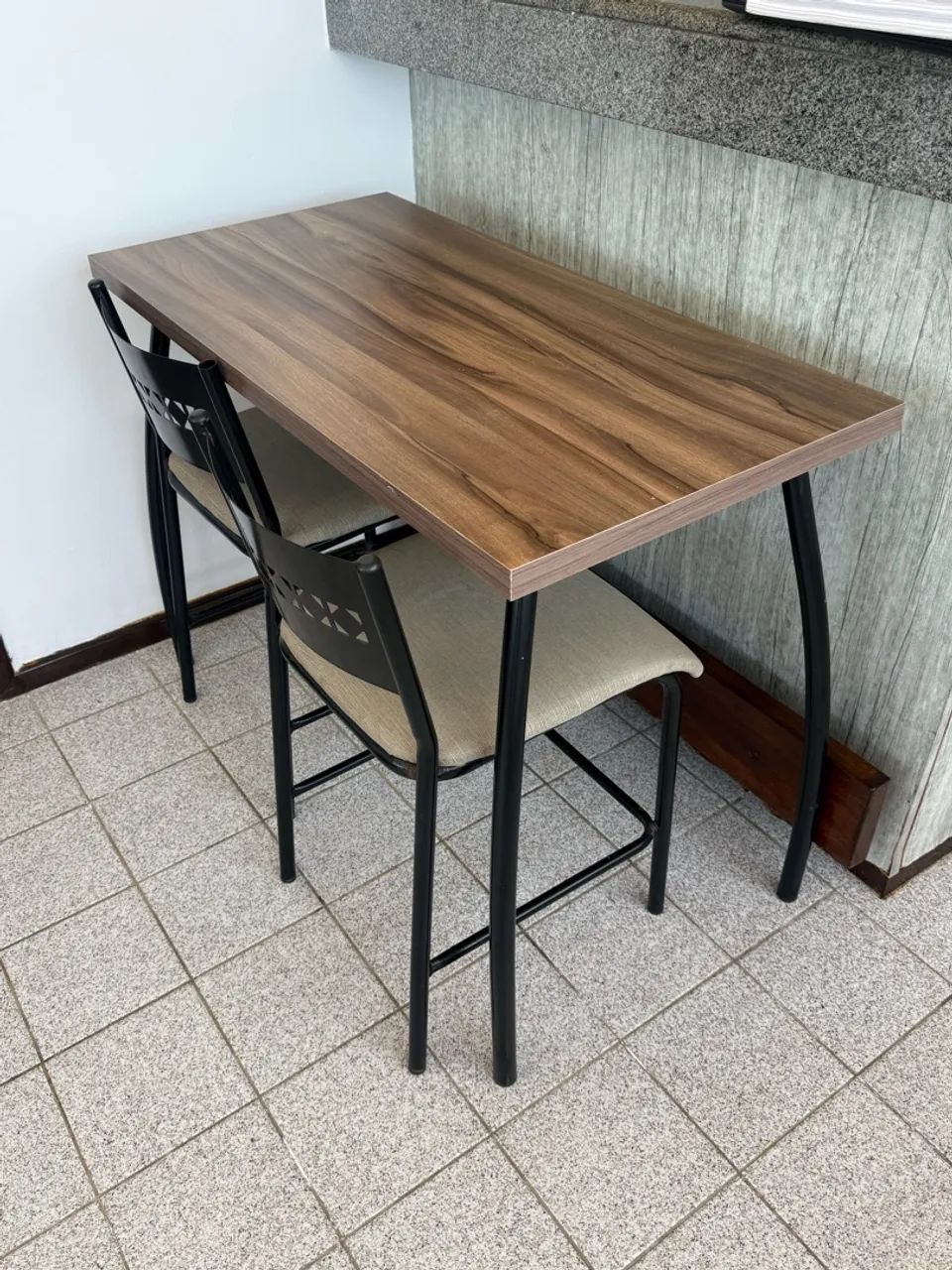 Mesa 2 cadeiras 