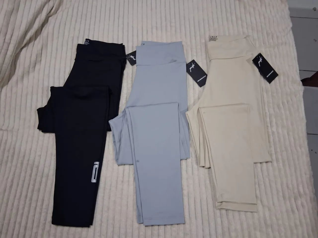 Calças Legging e Tops Fitness - Growth Suplementos (peças novas) - Foto 3