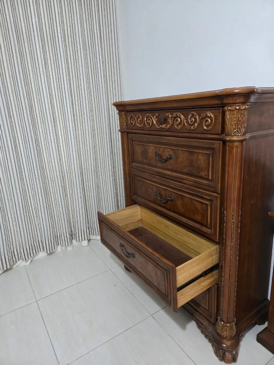 Cômoda Clássica Importada 5 gavetas  - Foto 3