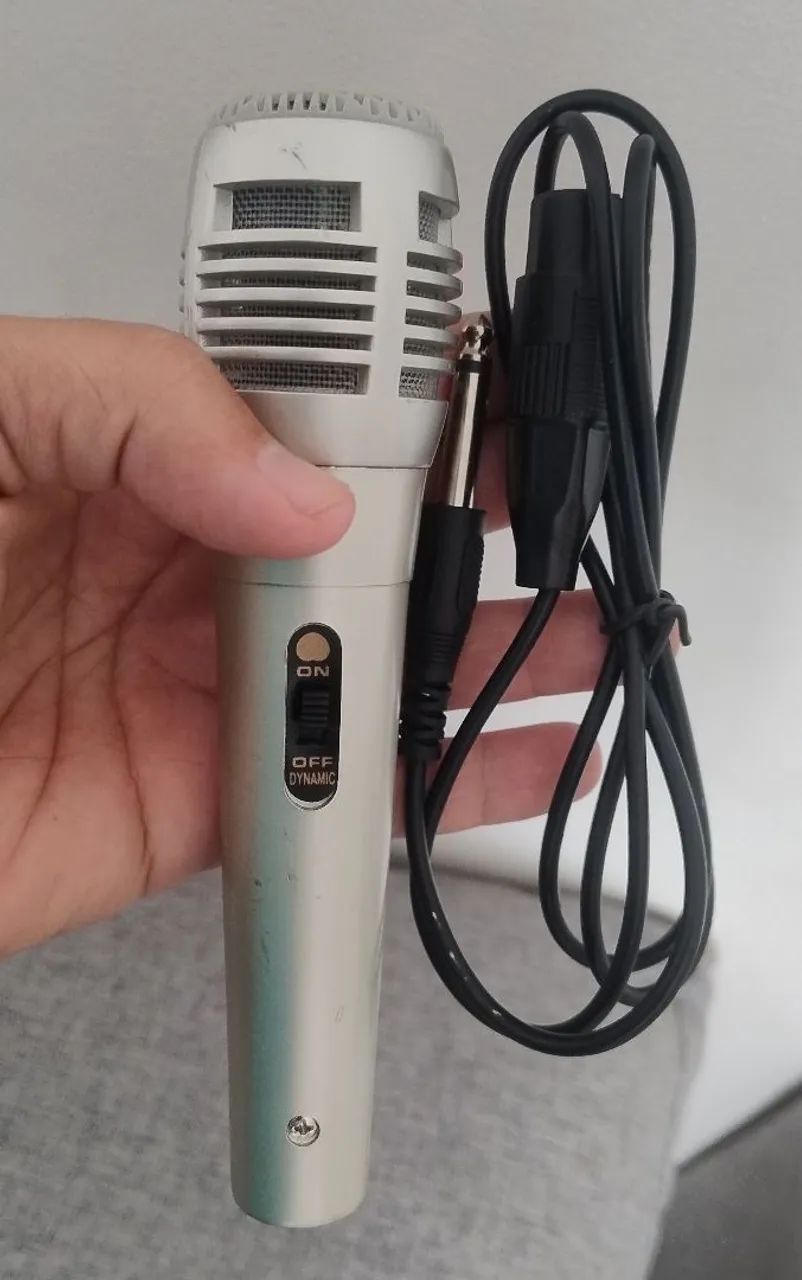 Microfone com cabo para Karaoke