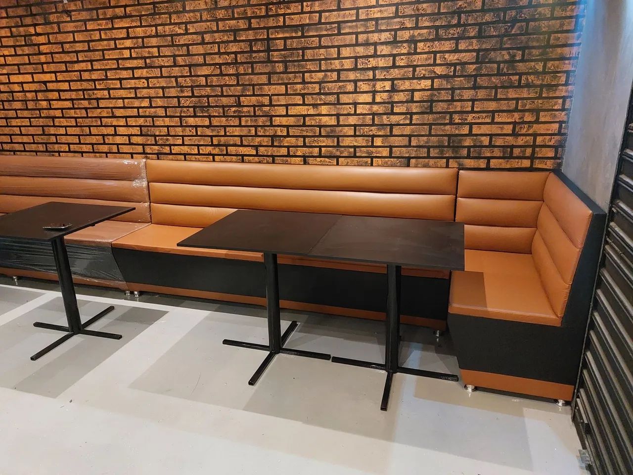 Sofás Booth sob medida para bares, restaurantes, conveniências e boates