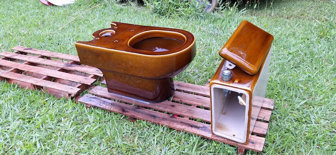 Vaso sanitário Deca com caixa acoplada marrom - Foto 2