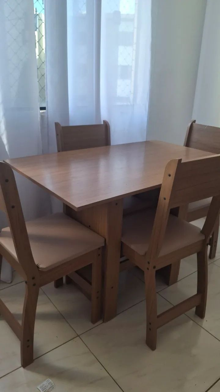 Mesa retangular 4 lugares de madeira