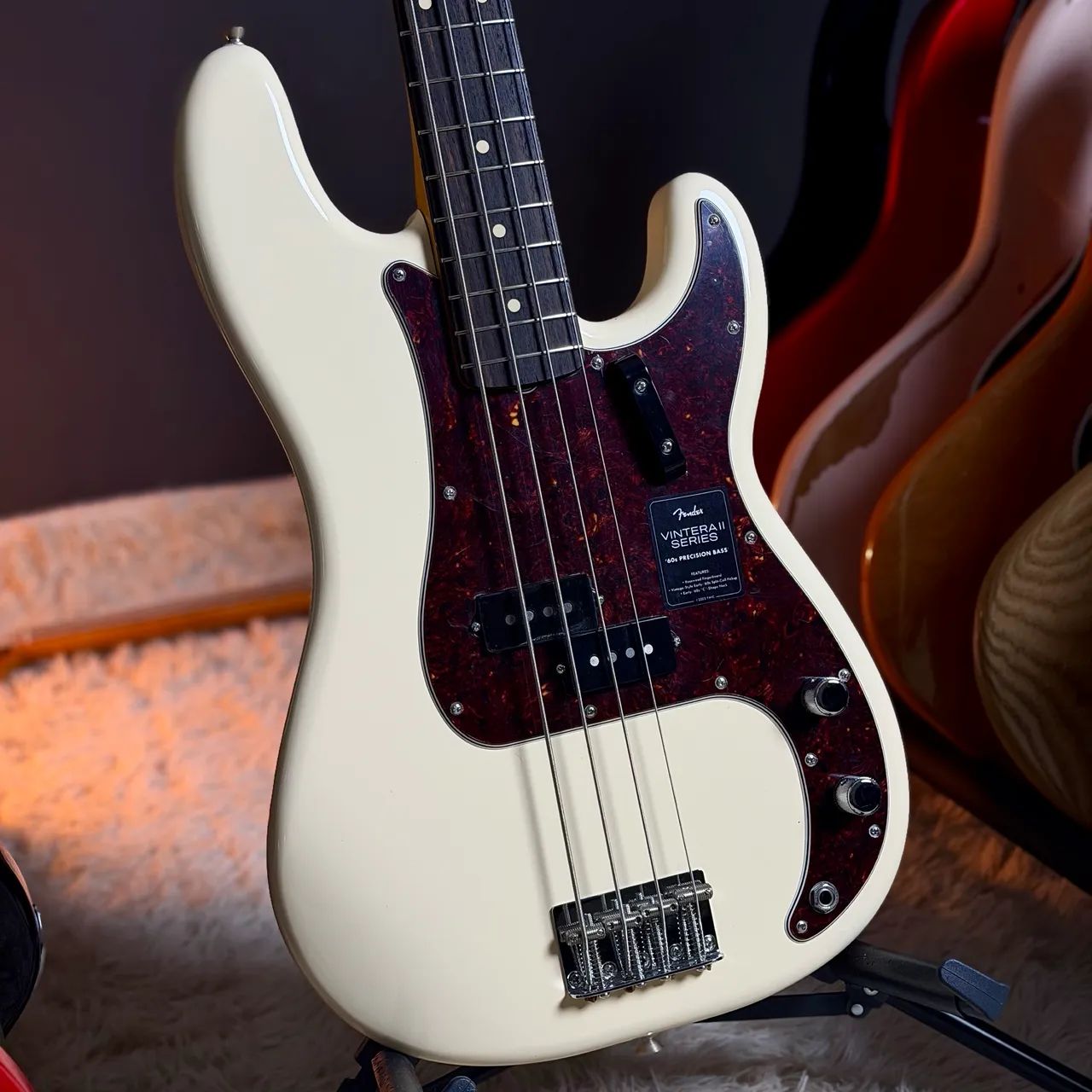 Baixo Fender Precision Vintera II 60s 2025