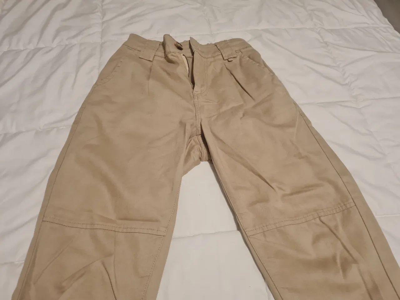 Vendo calça baggy cor caqui 34