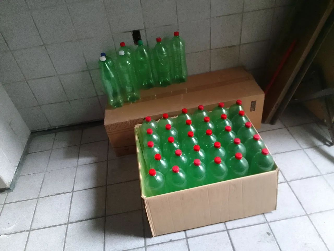 Garrafas pet  plásticas ( 37 garrafas)   - Foto 2