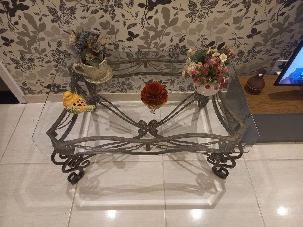Vende-se rack suspenso  e mesinha de centro  - Foto 4