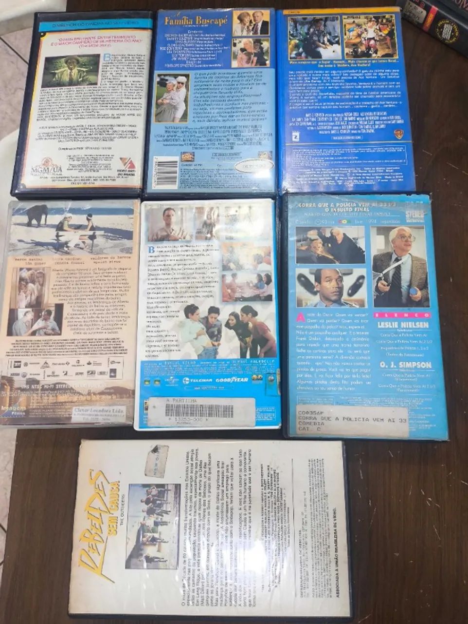  FITAS VHS COMÉDIA ACE VENTURA CORRA QUE A PÓLICIA VEM AÍ / FAMÍLIA BUSCAPÉ -2 POR 50REAIS - Foto 3