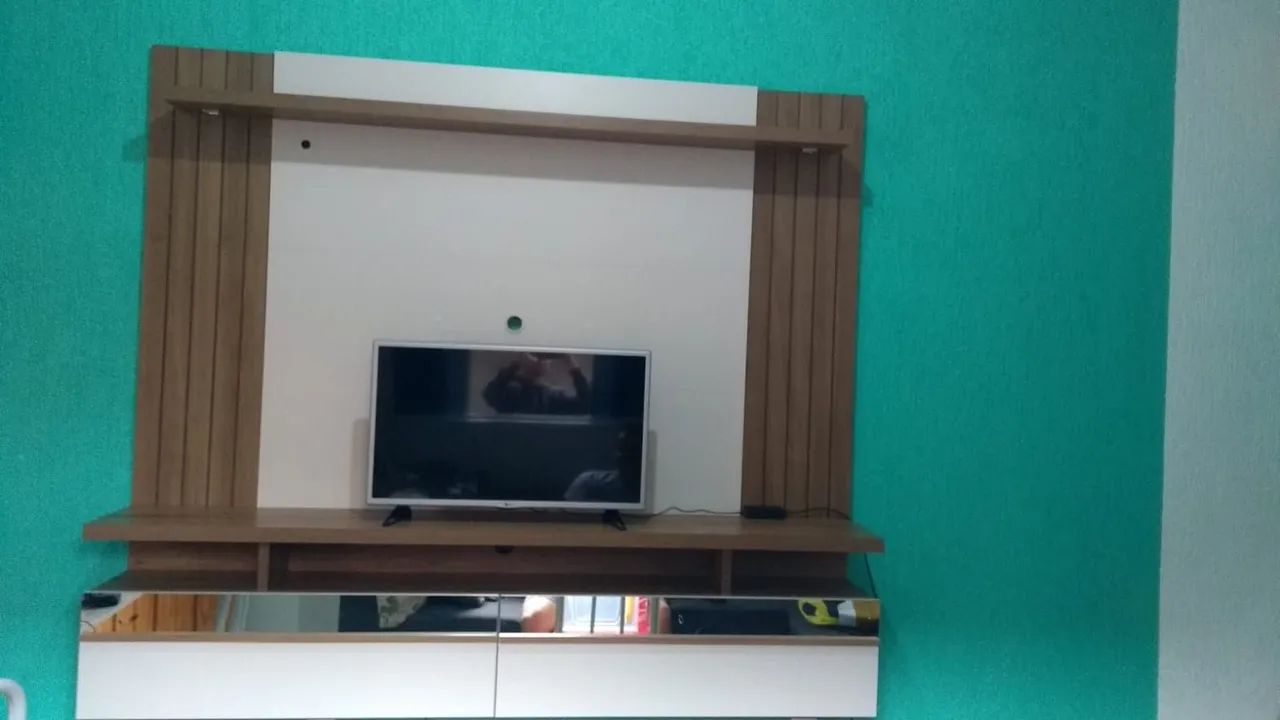RACK COM PAINEL RIPADO PARA TV