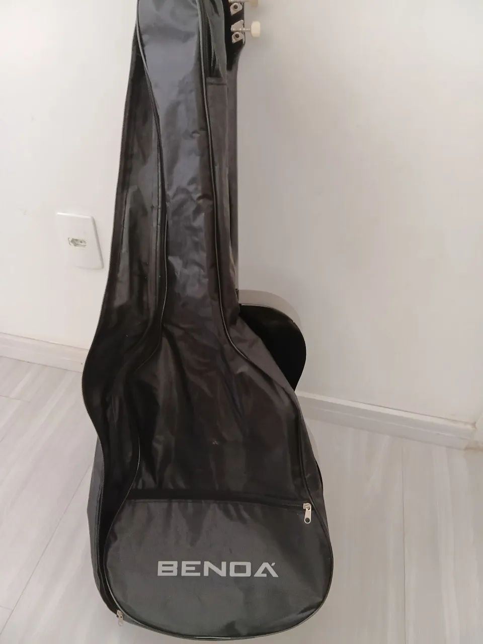 Violão com capa novinho