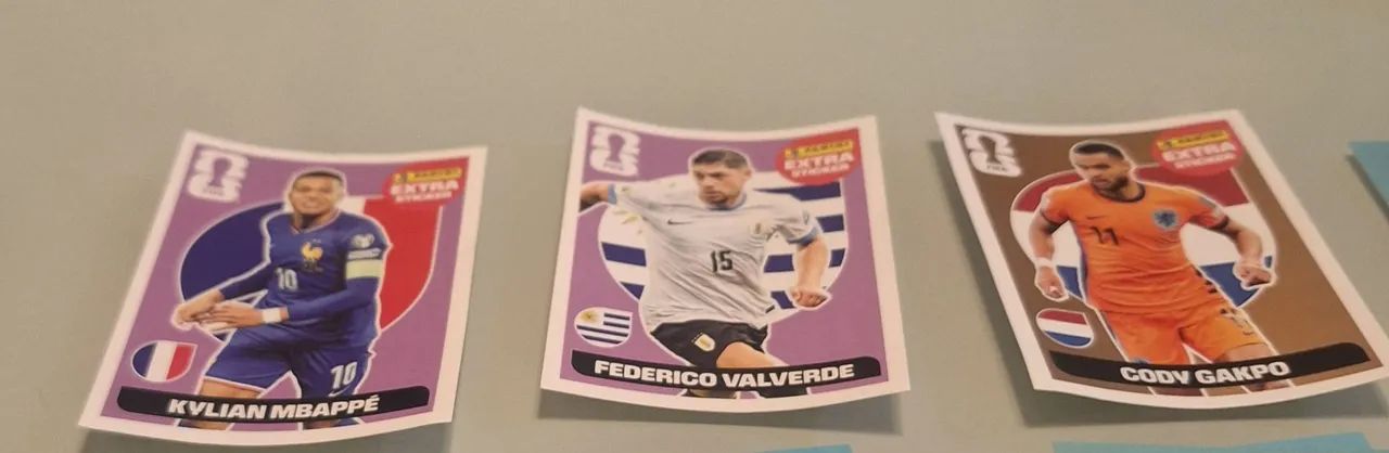3 Figurinhas extras bronze e roxa mbappe / Valverde/ Gakpo