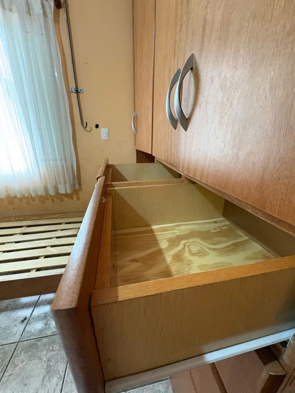 Guarda roupa com cama. - Foto 4