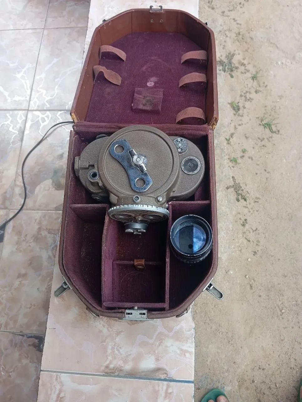 Câmera antiga BELL HOWELL